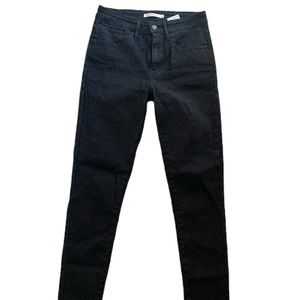 Levi’s 721 High-Rise Skinny black jeans